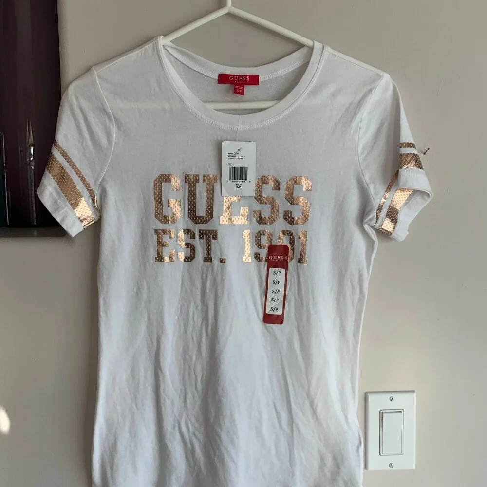 Guess - Picture 1 of 3